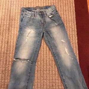 28 American Eagle light-wash ripped jean